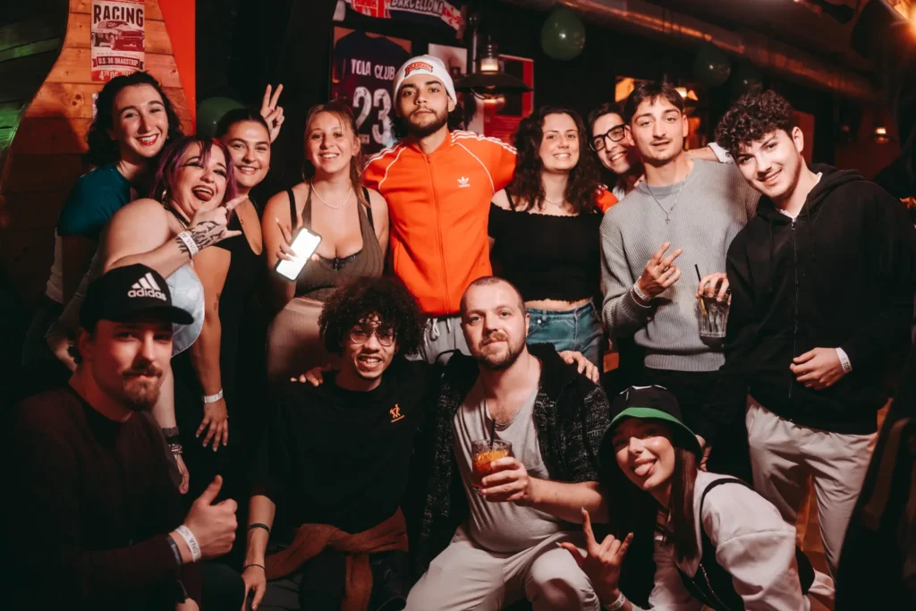 barcelona party pass pub crawl-style experience